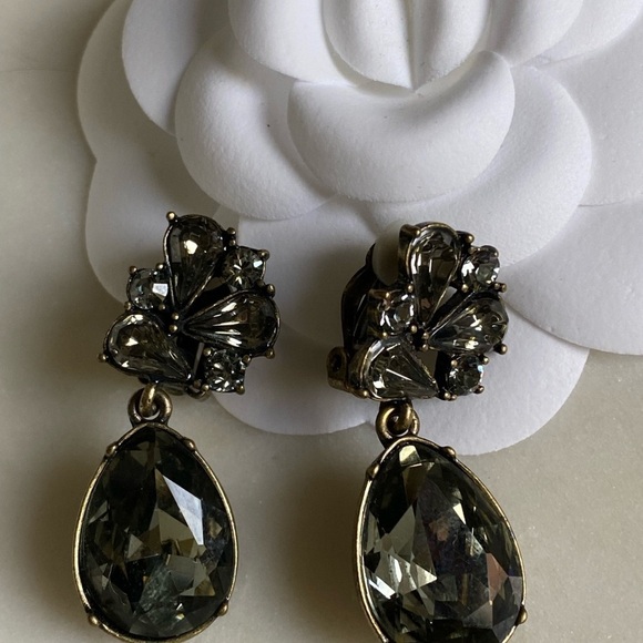 Vintage rhinestone clip on earrings Estate Jewelry - Picture 3 of 15